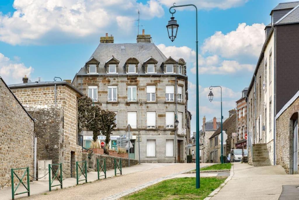 Panorama Sur Le Chateau De Carrouges Apartment Ngoại thất bức ảnh