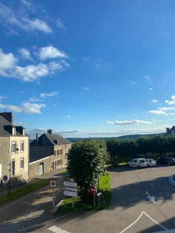 Panorama Sur Le Chateau De Carrouges Apartment Ngoại thất bức ảnh